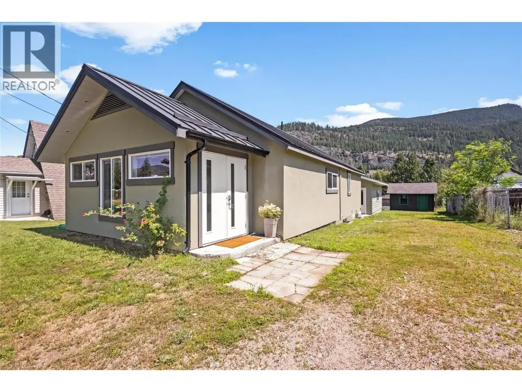 1640 Ode Road, Christina Lake